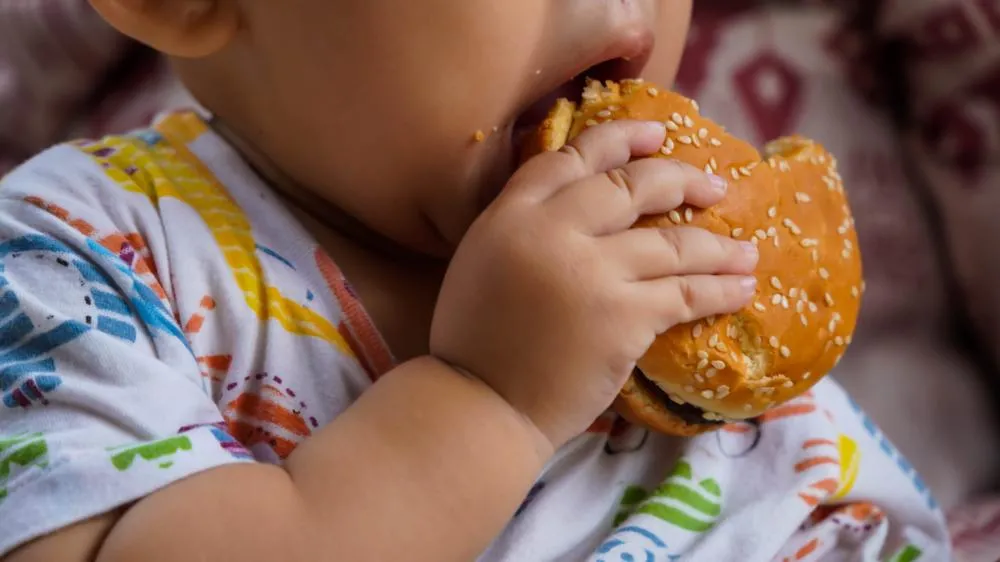 OMS lança guia para enfrentar obesidade em crianças e adolescentes