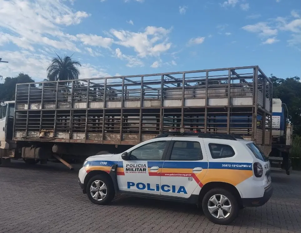 Caminhão furtado em Pará de Minas é recuperado em Betim