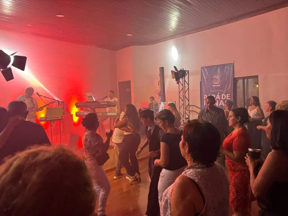 Embalos do Centro Literário chega em 9ª edição com show de pop, rock e soul nesta sexta